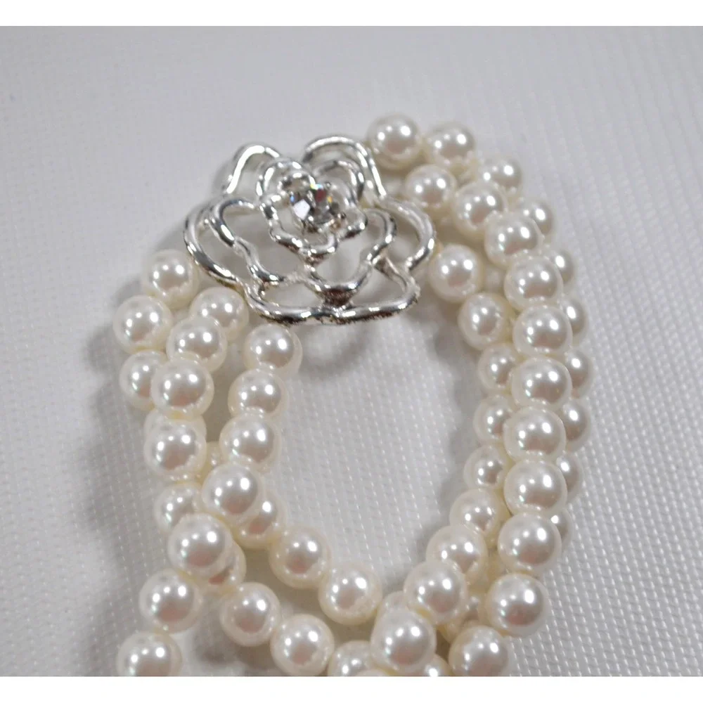 Avon Floral Bloom Pearlesque Jewelry Set Necklace Bracelet Silver Toner White